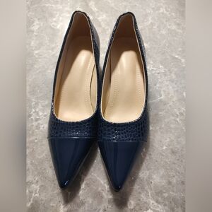 Navy Blue shoes never worn alligator style along the edges (39)8 1/2